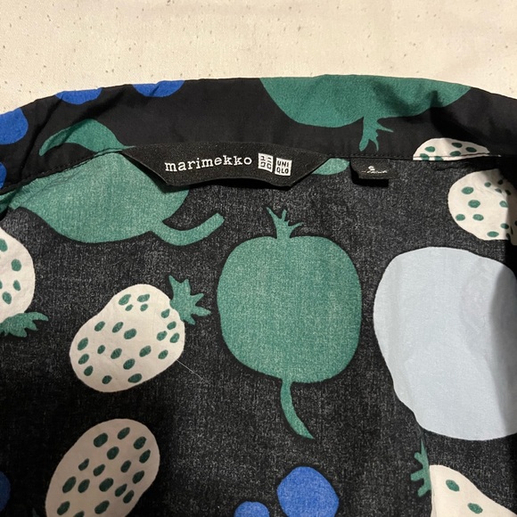 Uniqlo x marimekko Fruit patterned button down cropped shirt - Picture 3 of 5